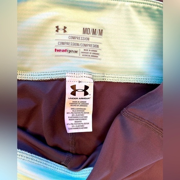 Under Armour Heat Gear compression capri legging in size Medium. I17 - Picture 4 of 9